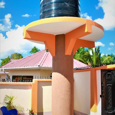 Jakicha Motel Dar es Salaam Buitenkant foto