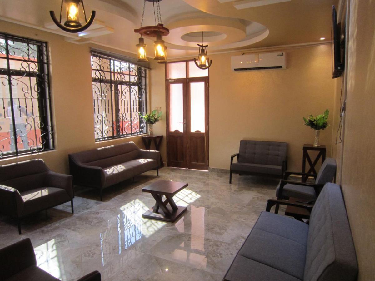 Jakicha Motel Dar es Salaam Buitenkant foto