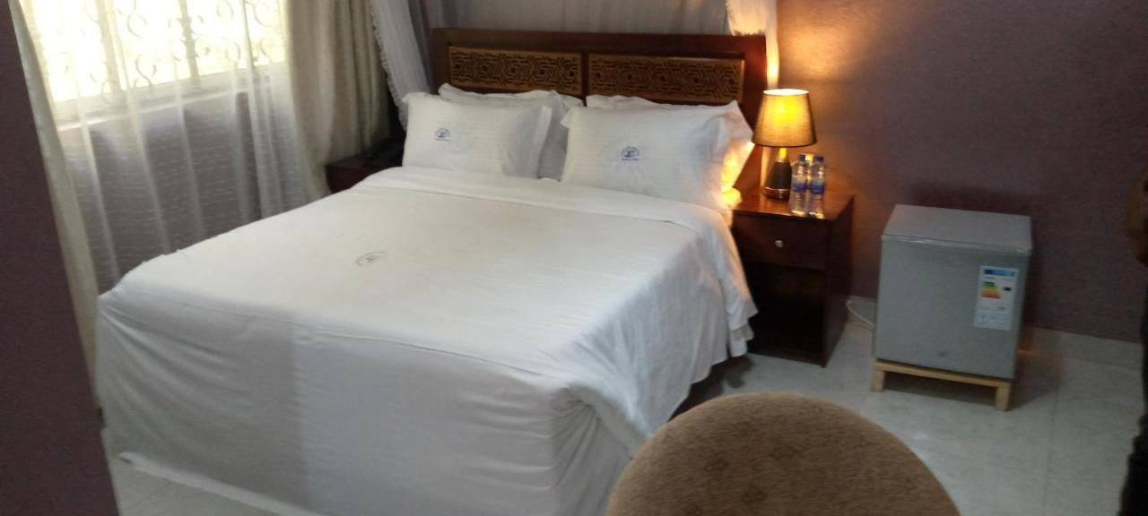 Jakicha Motel Dar es Salaam Buitenkant foto