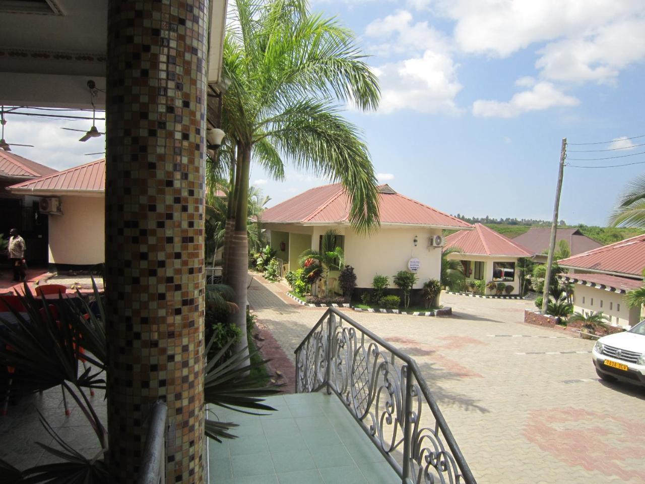 Jakicha Motel Dar es Salaam Buitenkant foto