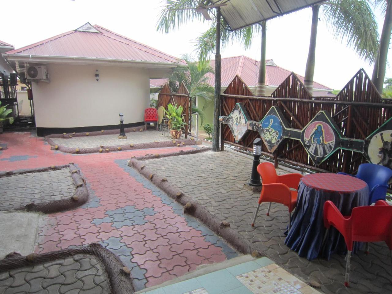 Jakicha Motel Dar es Salaam Buitenkant foto