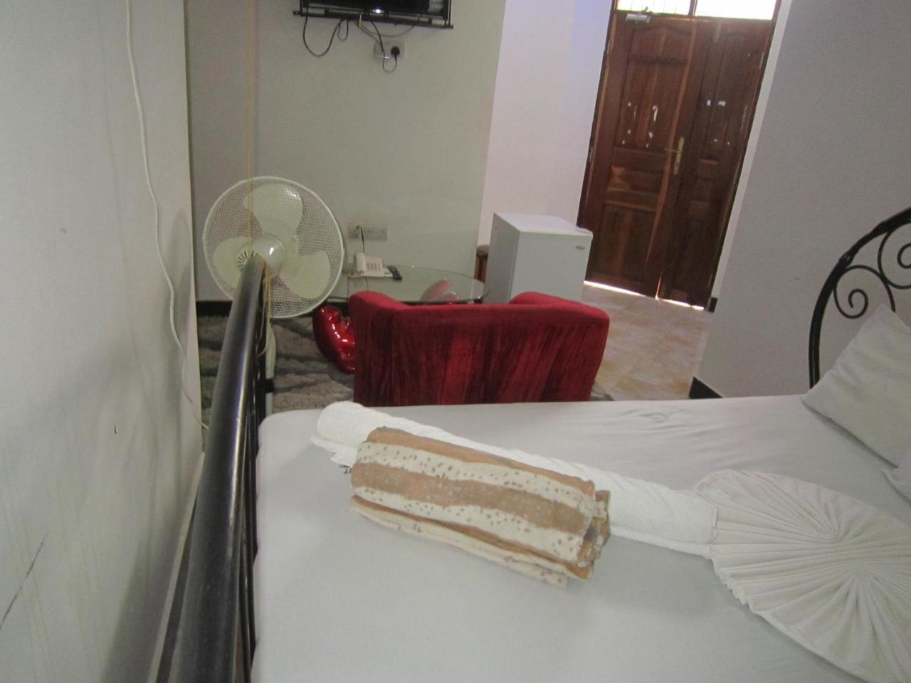 Jakicha Motel Dar es Salaam Buitenkant foto