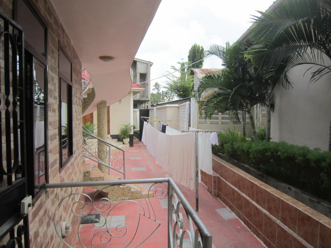 Jakicha Motel Dar es Salaam Buitenkant foto