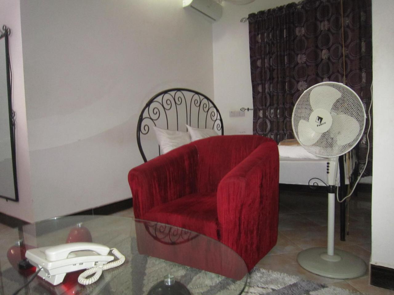 Jakicha Motel Dar es Salaam Buitenkant foto