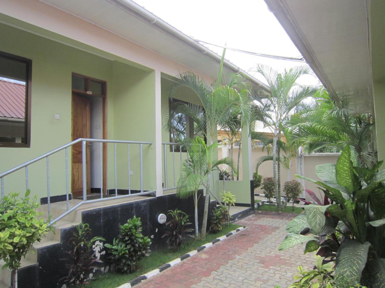 Jakicha Motel Dar es Salaam Buitenkant foto