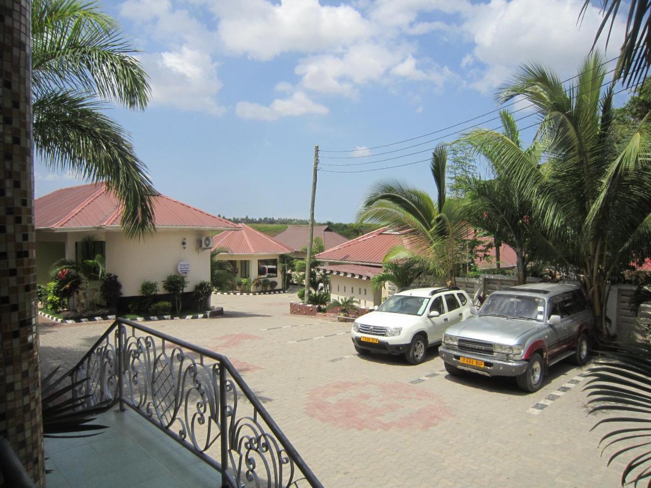 Jakicha Motel Dar es Salaam Buitenkant foto