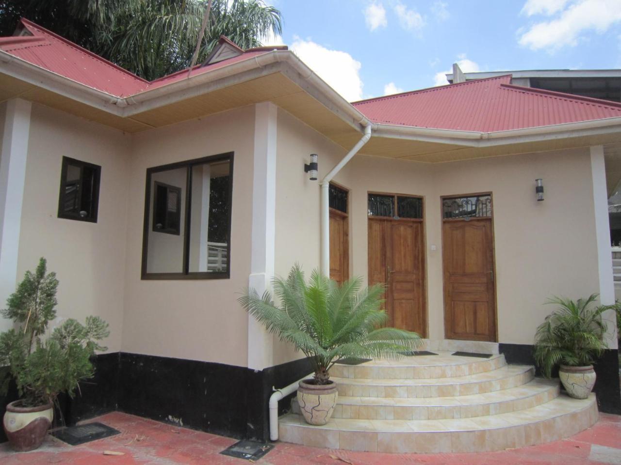 Jakicha Motel Dar es Salaam Buitenkant foto