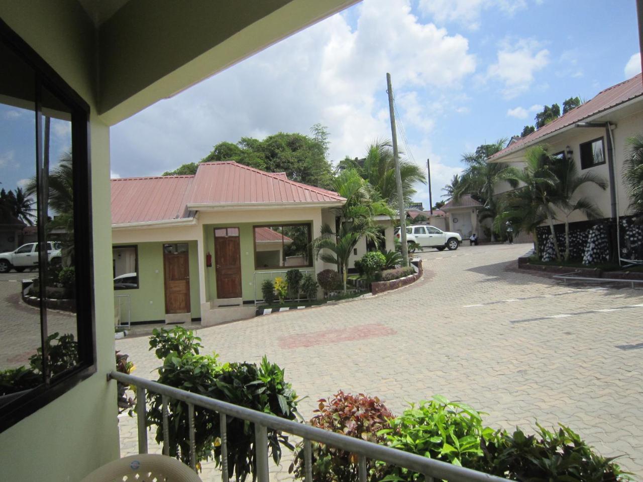 Jakicha Motel Dar es Salaam Buitenkant foto