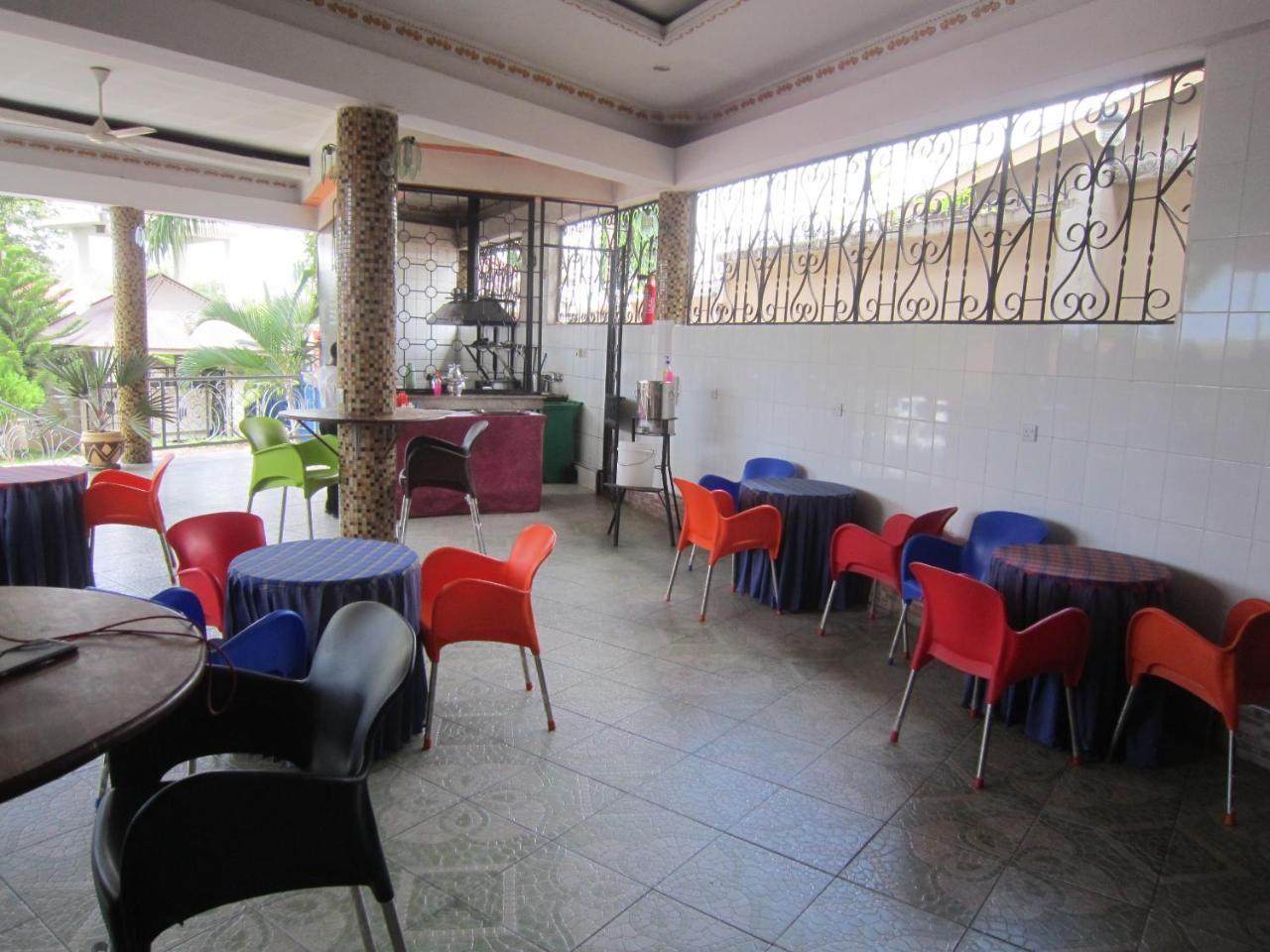 Jakicha Motel Dar es Salaam Buitenkant foto