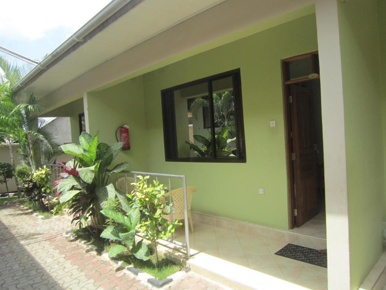 Jakicha Motel Dar es Salaam Buitenkant foto