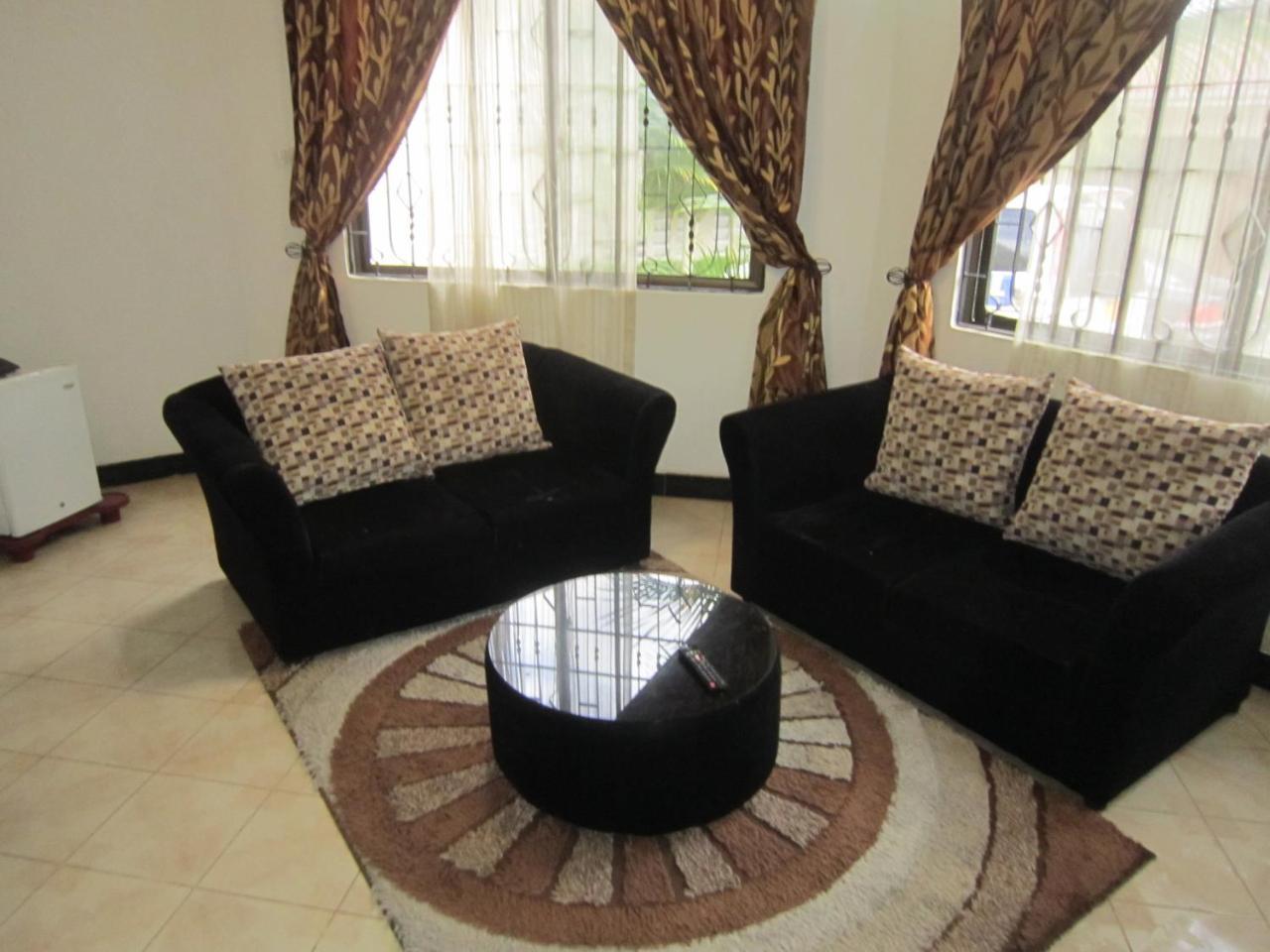 Jakicha Motel Dar es Salaam Buitenkant foto