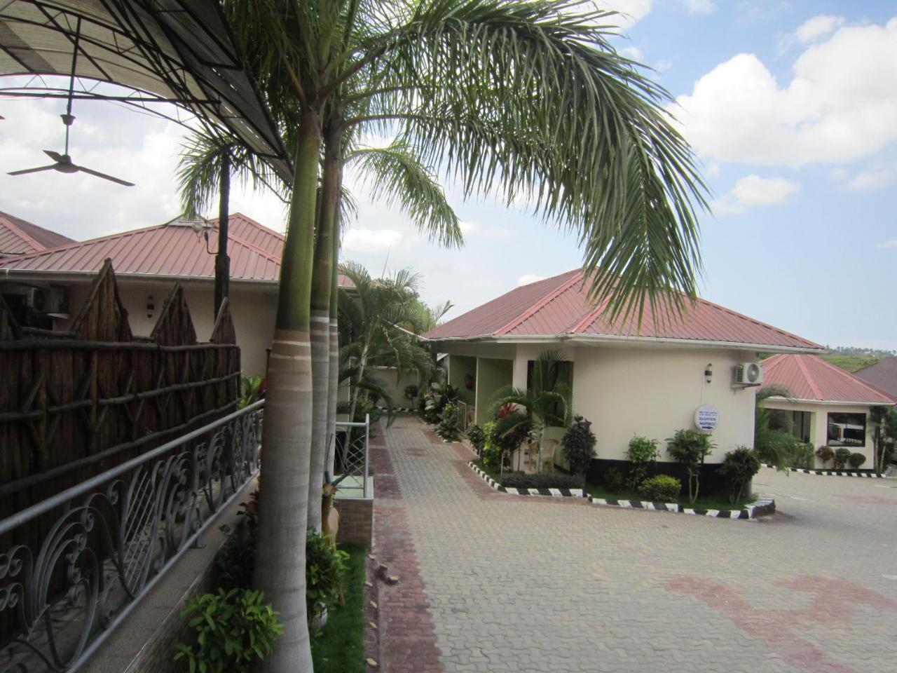 Jakicha Motel Dar es Salaam Buitenkant foto