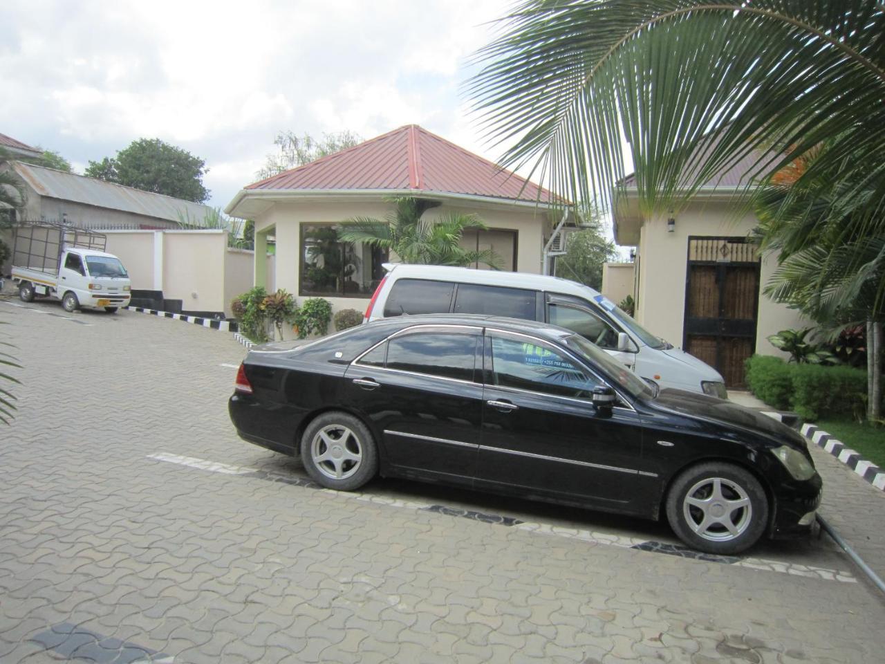 Jakicha Motel Dar es Salaam Buitenkant foto