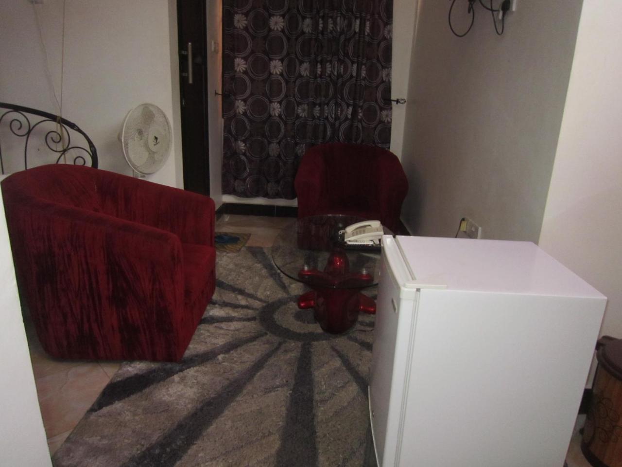 Jakicha Motel Dar es Salaam Buitenkant foto
