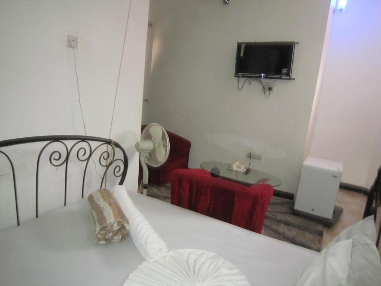 Jakicha Motel Dar es Salaam Buitenkant foto