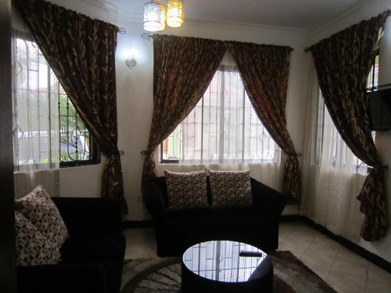 Jakicha Motel Dar es Salaam Buitenkant foto